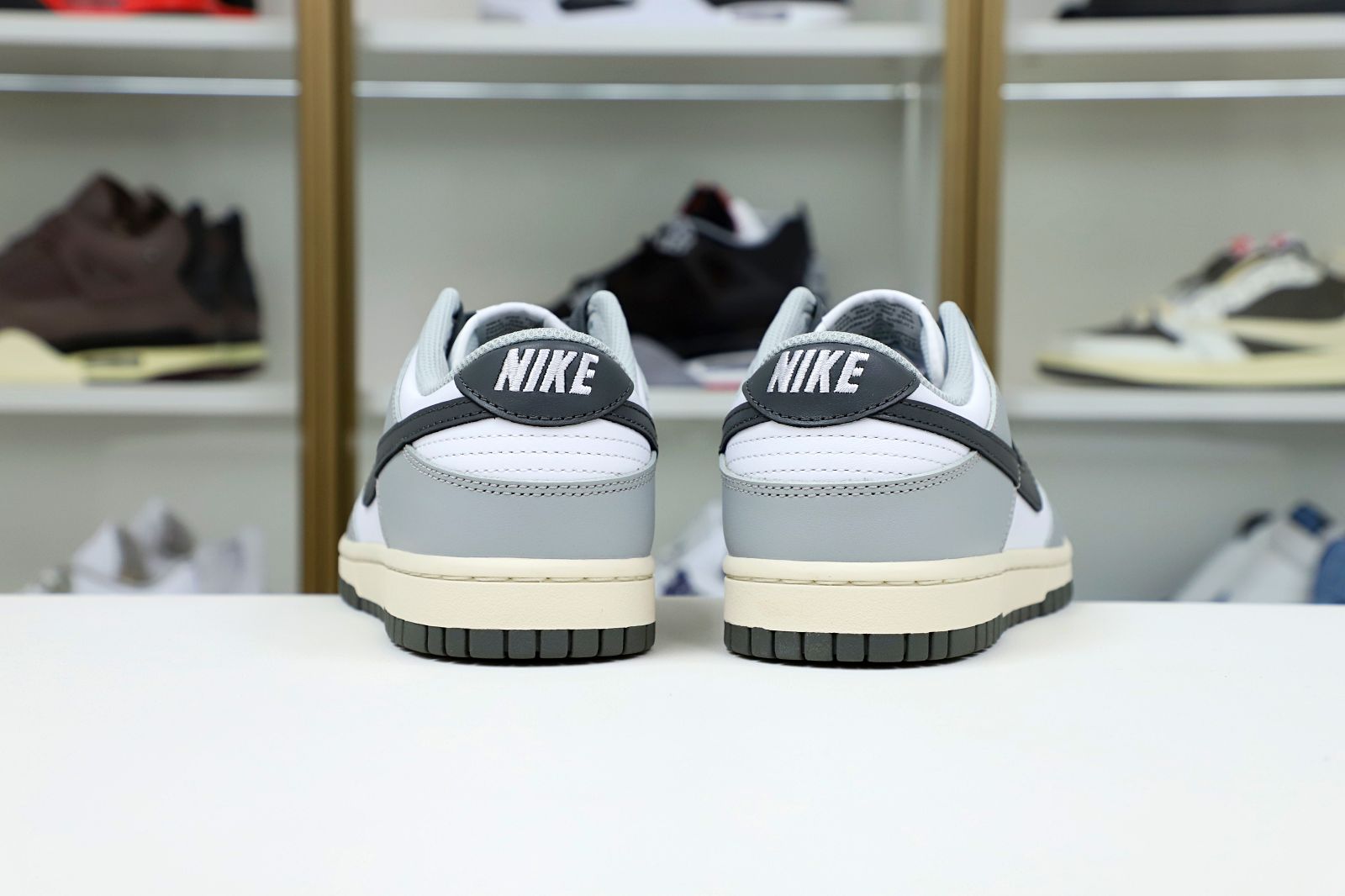 Nike Dunk Low  Light Smoke Grey