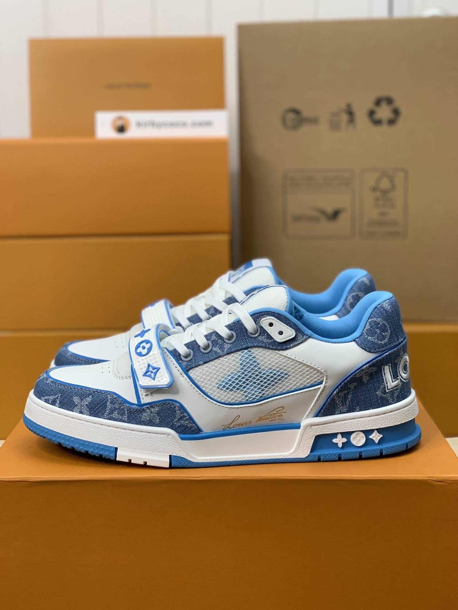 L*V TRAINER Sneakers