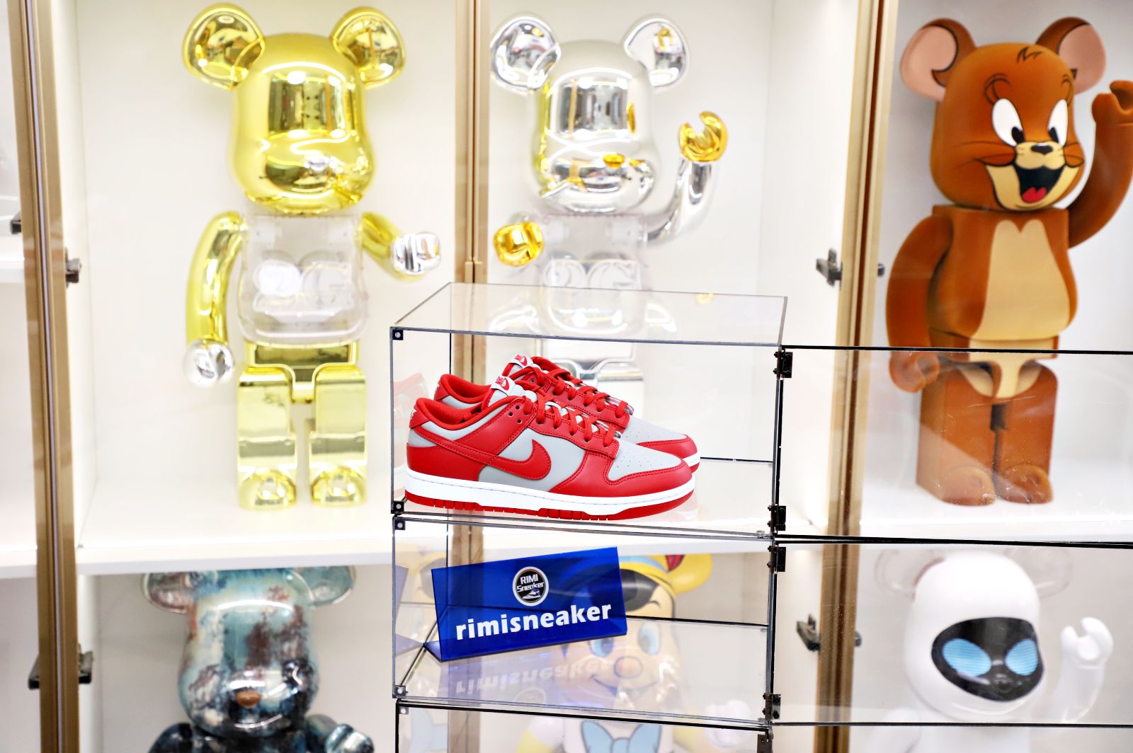 NIKE SB DUNK LOW MEDIUM GREY