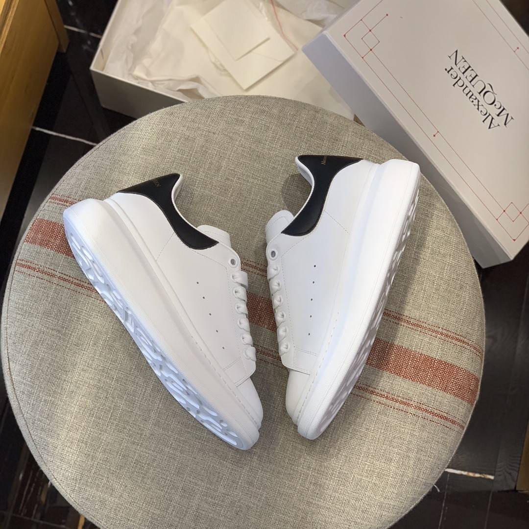 A1exa*der Mcqv*en MQ black cowhide tail Sneakers