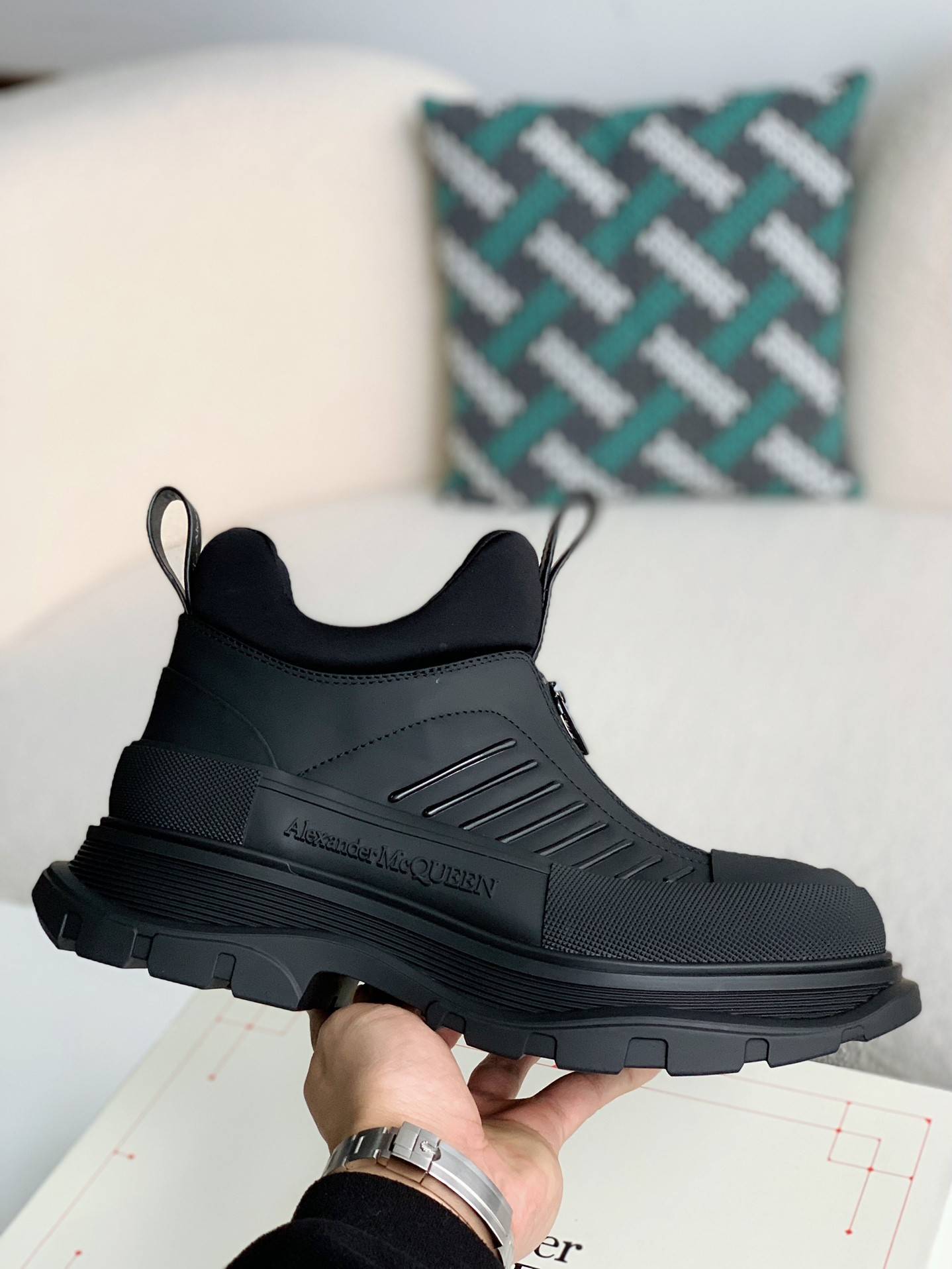 A1exa*der Mcqv*en  Sneakers