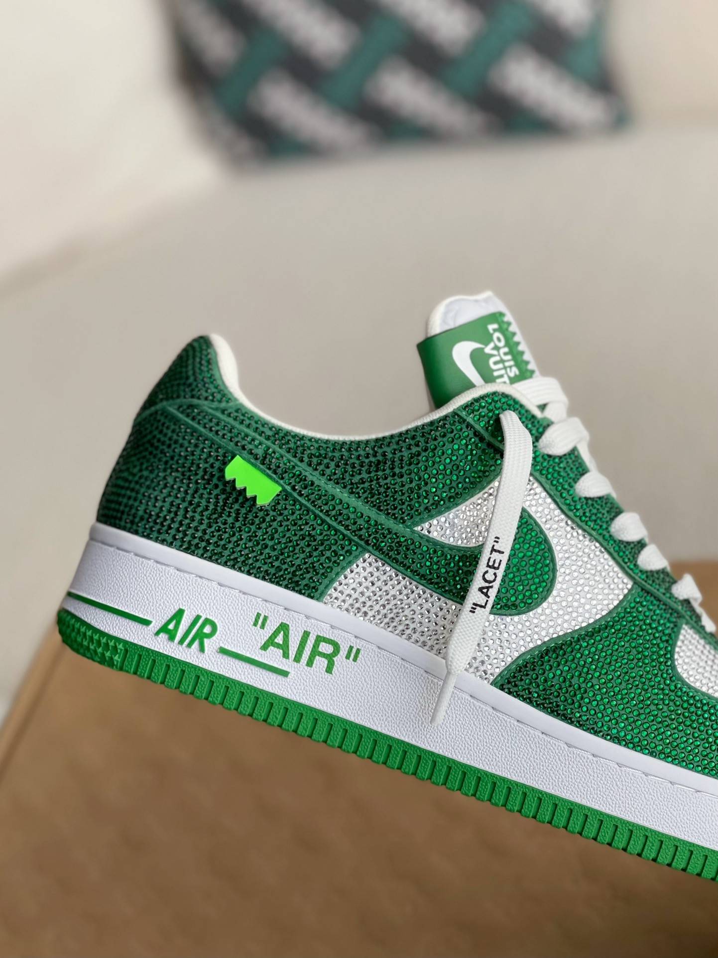 L*V × NIKE AIR FORCE 1 SNEAKER