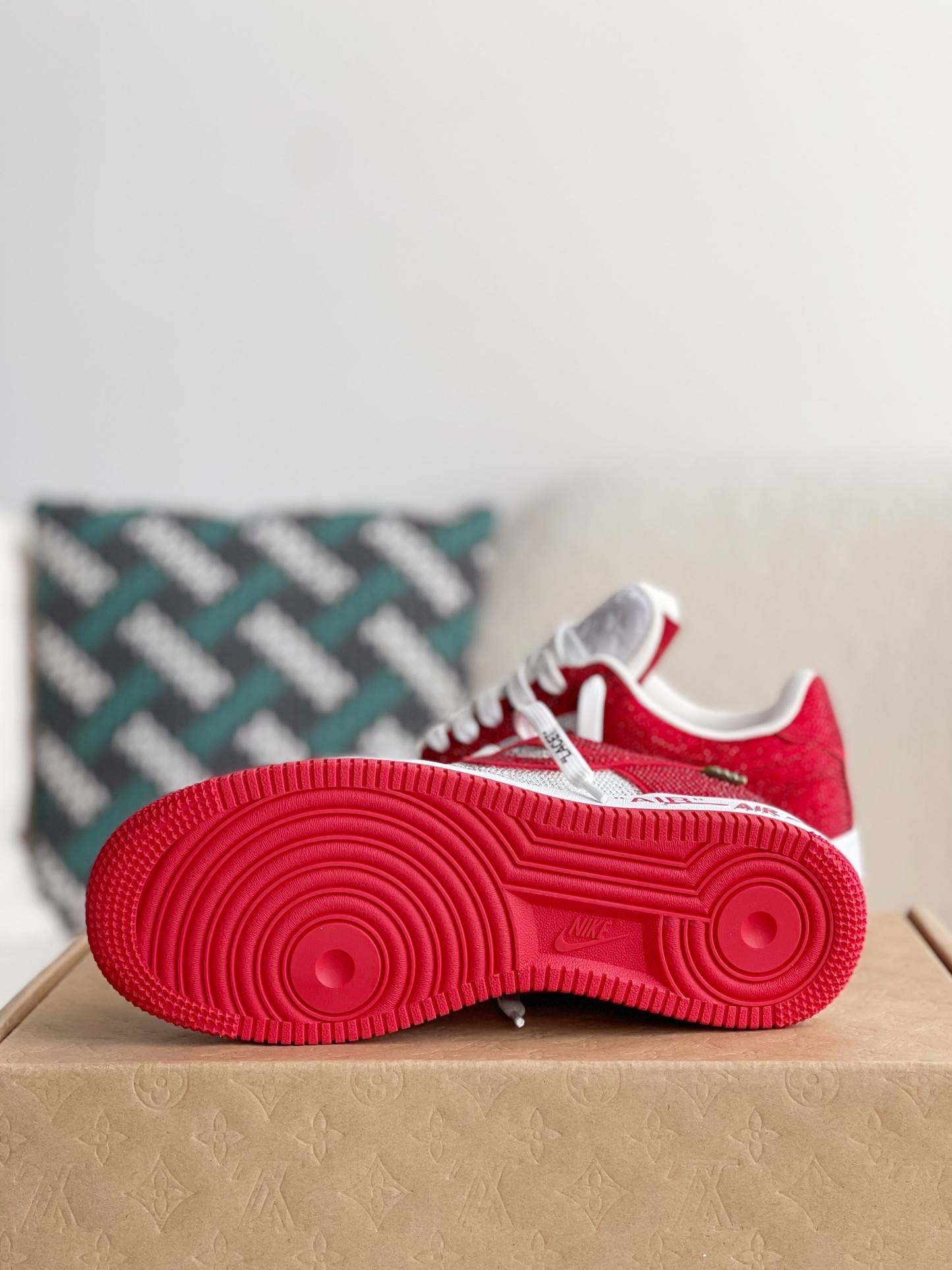 L*V × NIKE AIR FORCE 1 SNEAKER