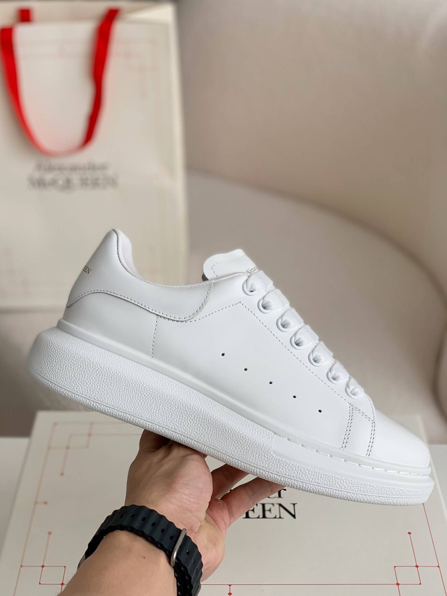 A1exa*der Mcqv*en MQ white cowhide tail Sneakers