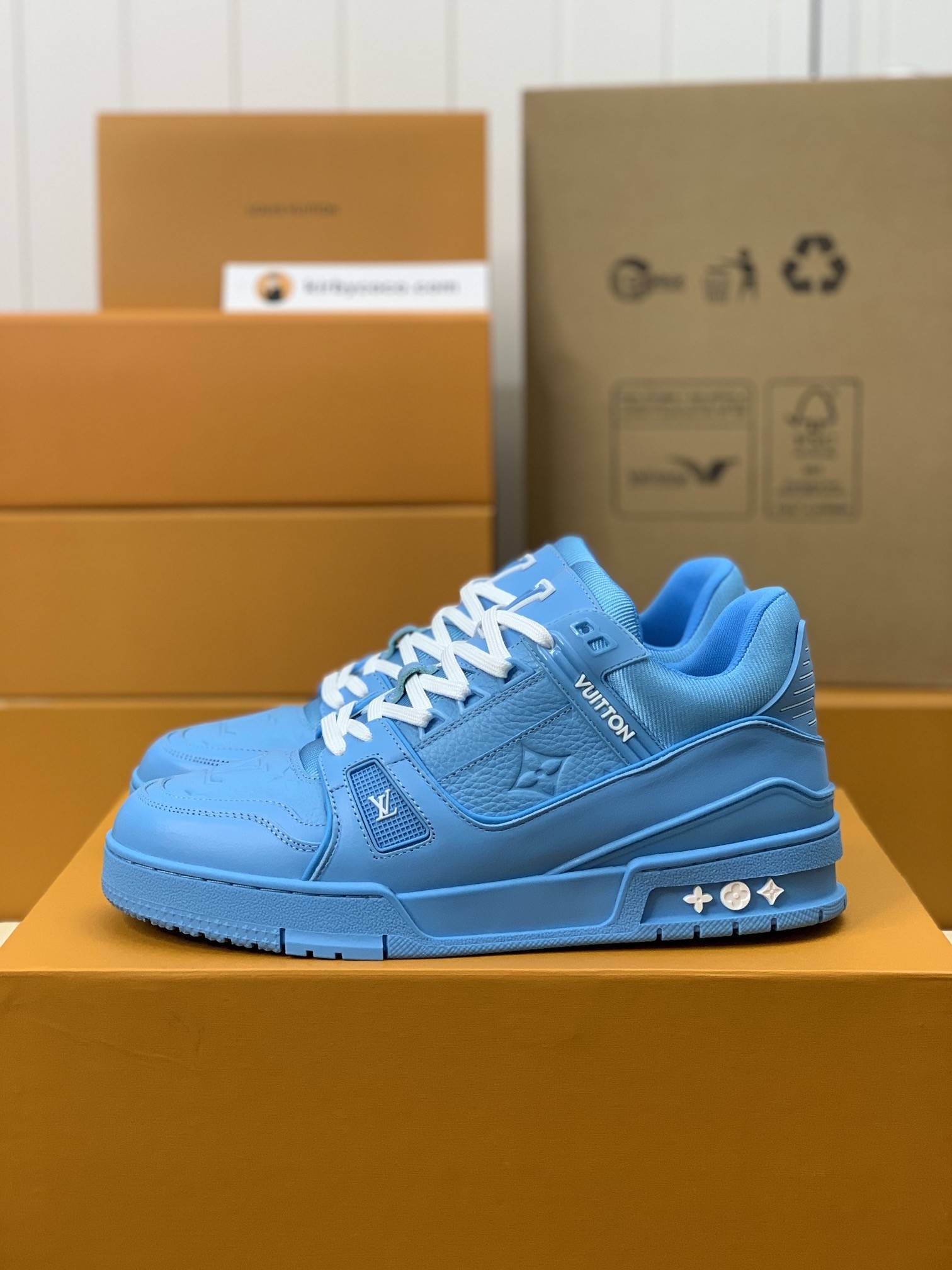 L*V TRAINER Sneakers