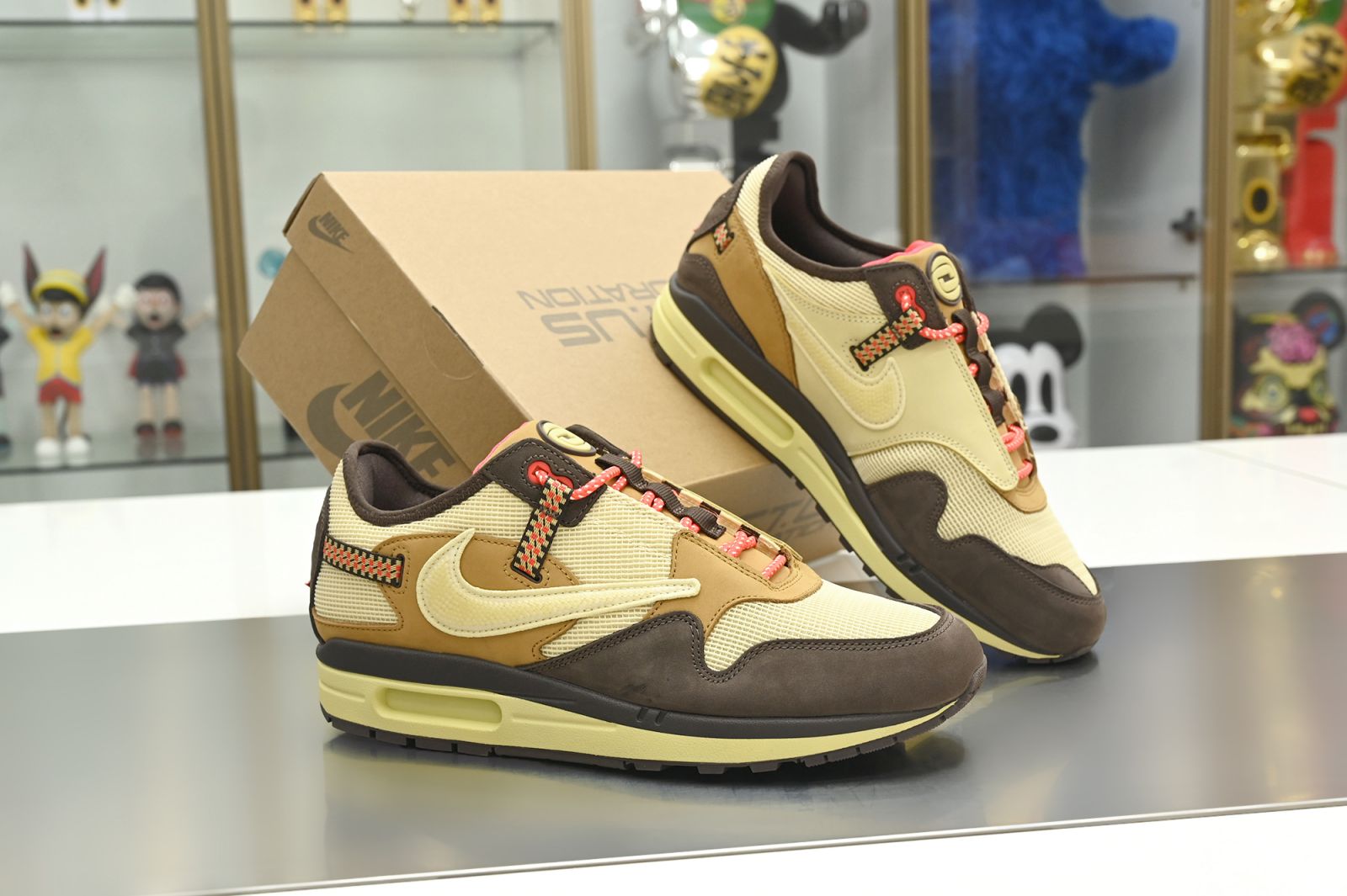 TRAVIS SCOTT NIKE AIR MAX 1 READY