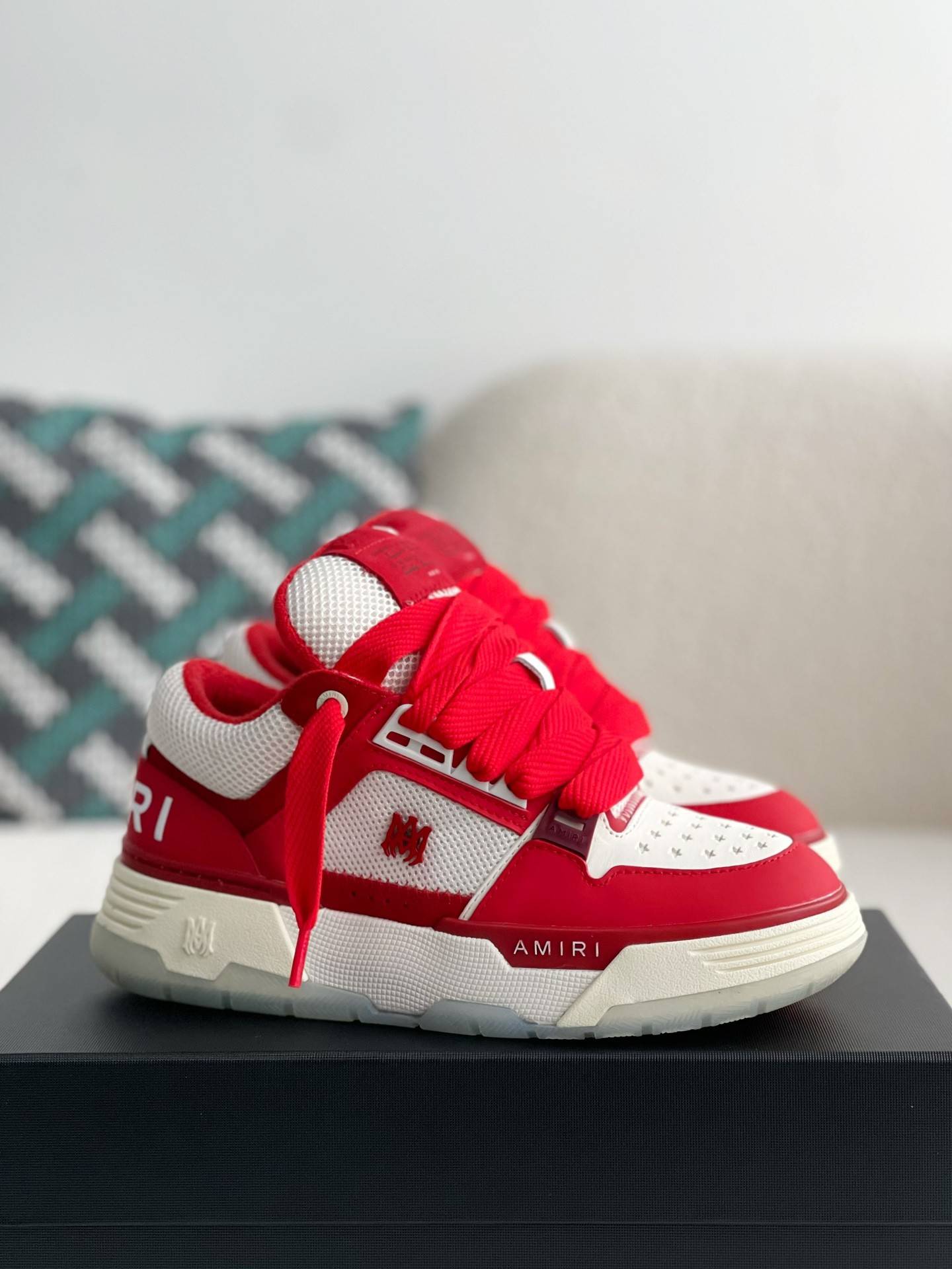 A*RI sneaker