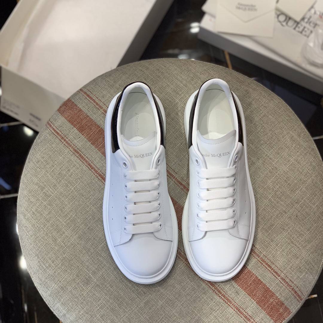 A1exa*der Mcqv*en MQ Grey paint snake-grain pattern tail Sneakers