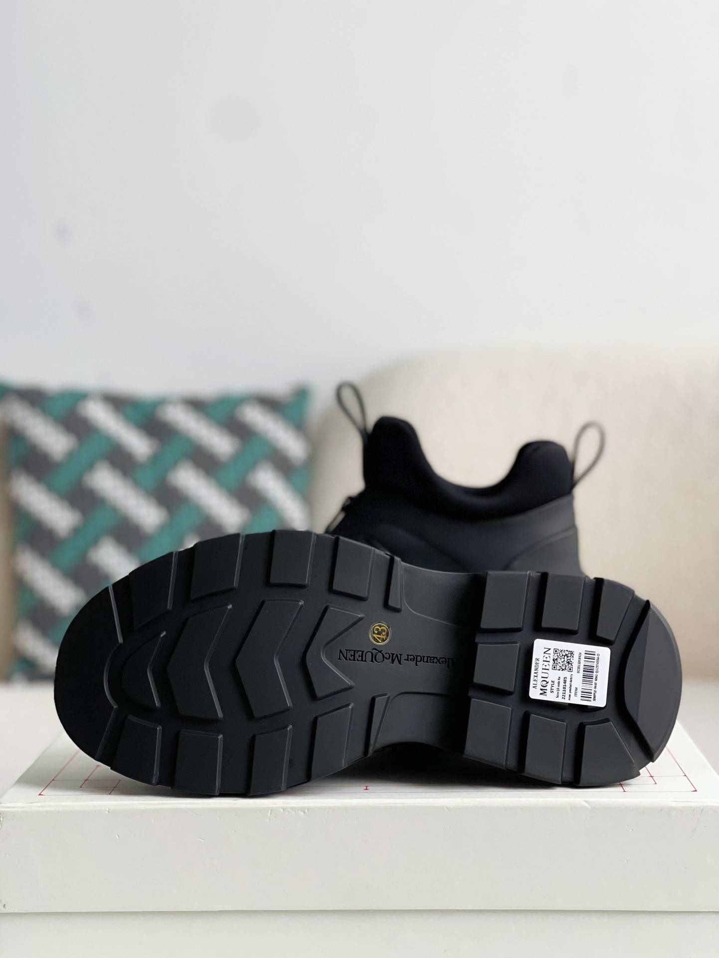 A1exa*der Mcqv*en  Sneakers