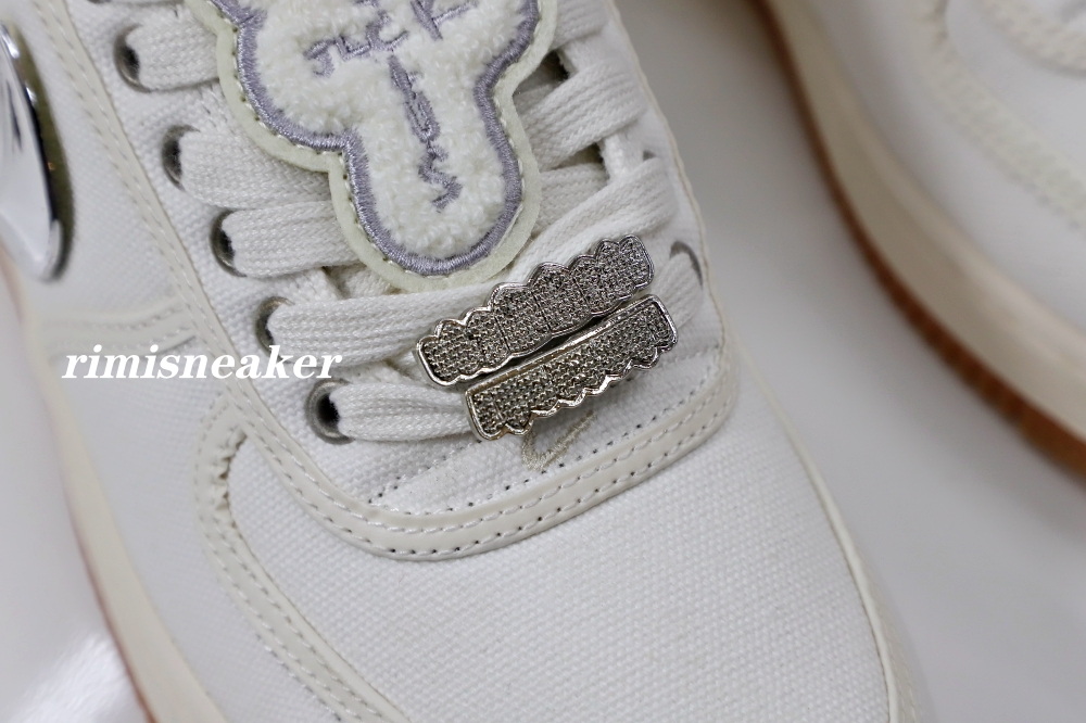 TRAVIS SCOTT X AIR FORCE 1 