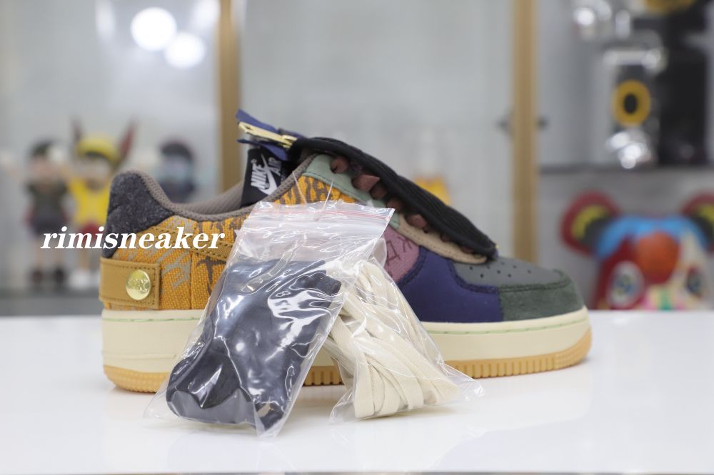 TRAVIS SCOTT X AIR FORCE 1 LOW 