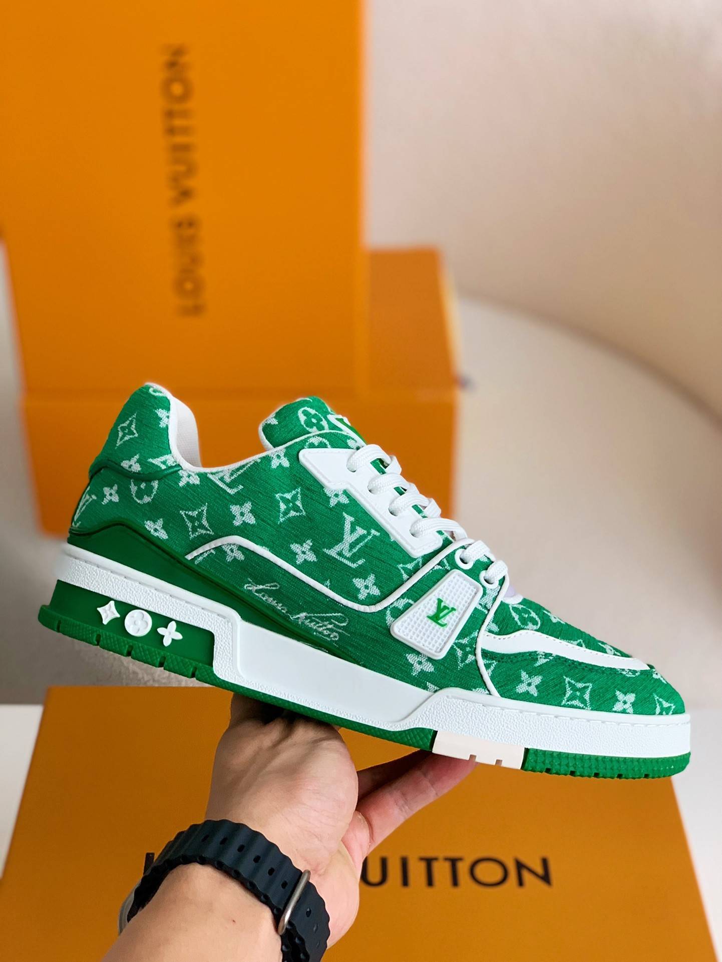 L*V TRAINER Sneakers