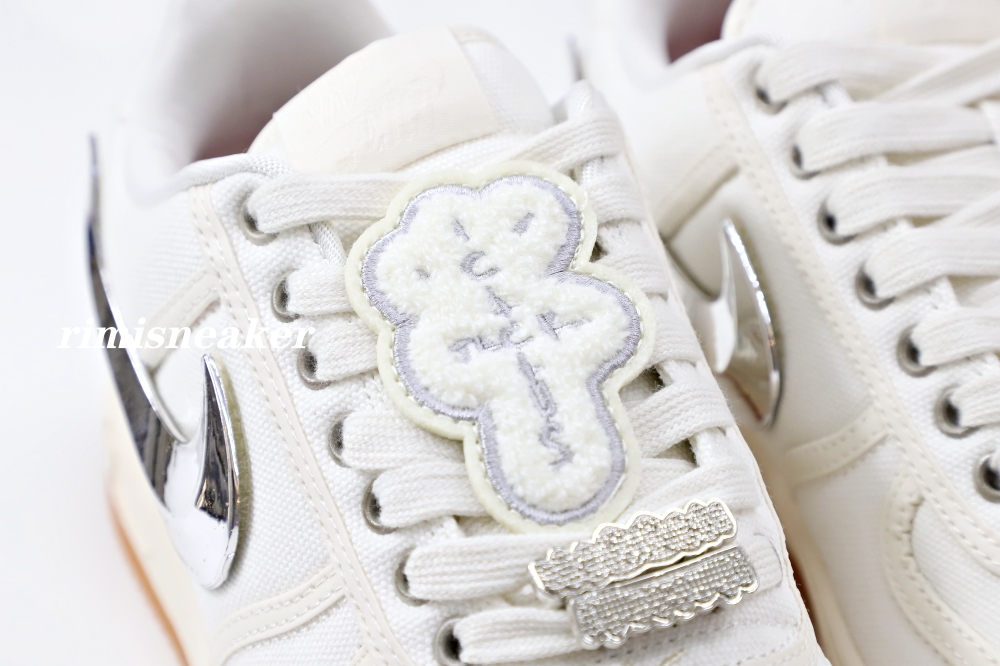 TRAVIS SCOTT X AIR FORCE 1 