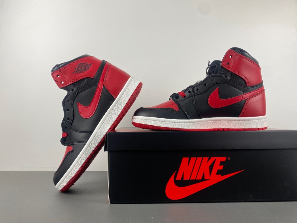 Air Jordan 1 High 85 Bred