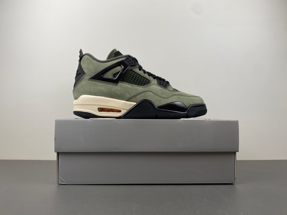UNDEFEATED x Air Jordan 4 OG IB1519-200