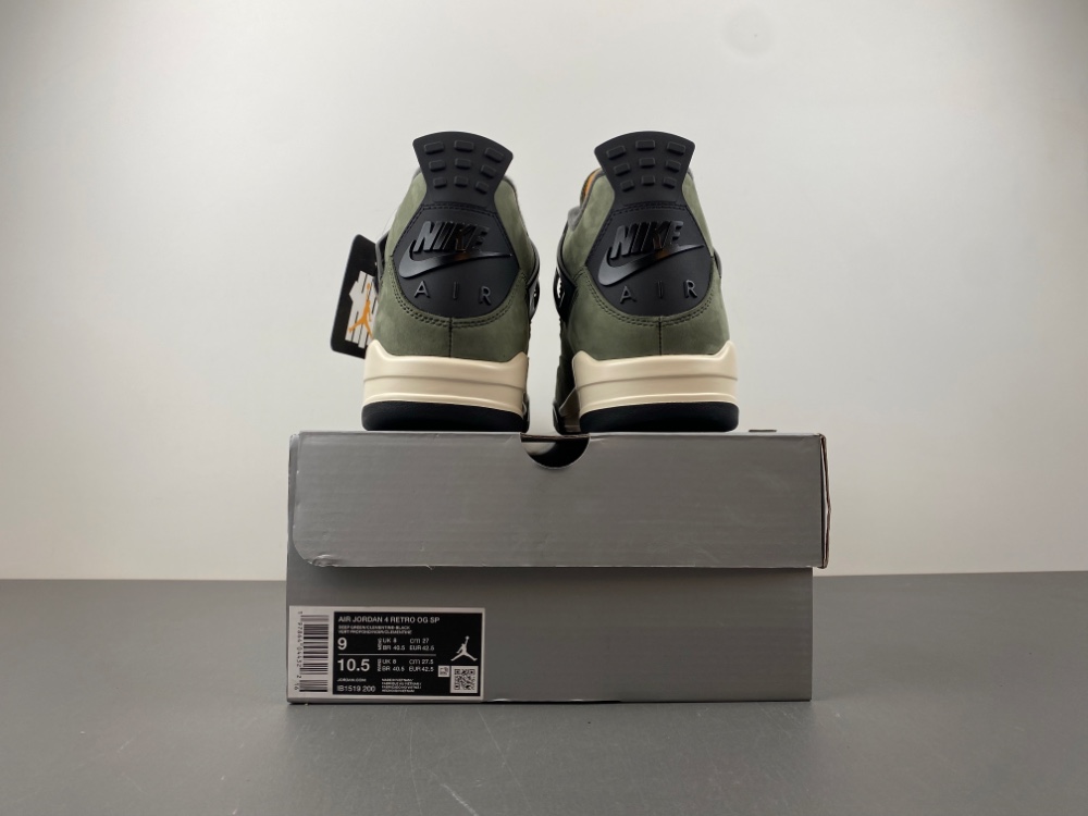 UNDEFEATED x Air Jordan 4 OG IB1519-200