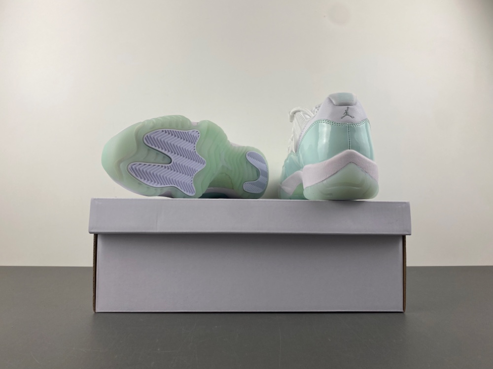 Air Jordan 11 Low Igloo AH7860-103