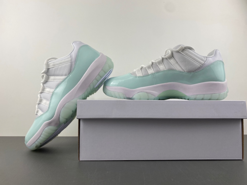 Air Jordan 11 Low Igloo AH7860-103