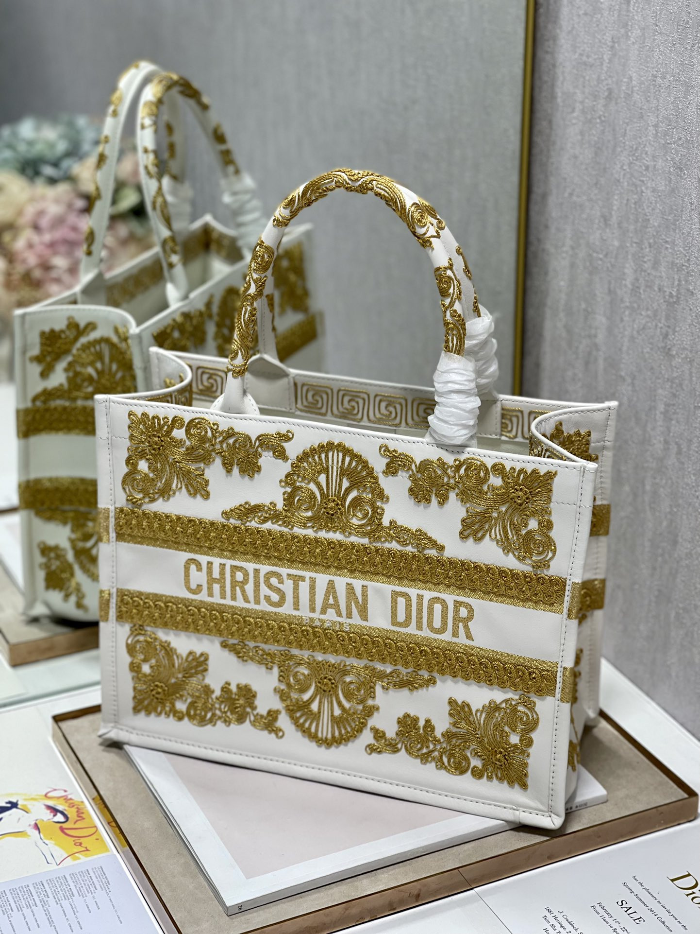 Medium D10r Book Tote