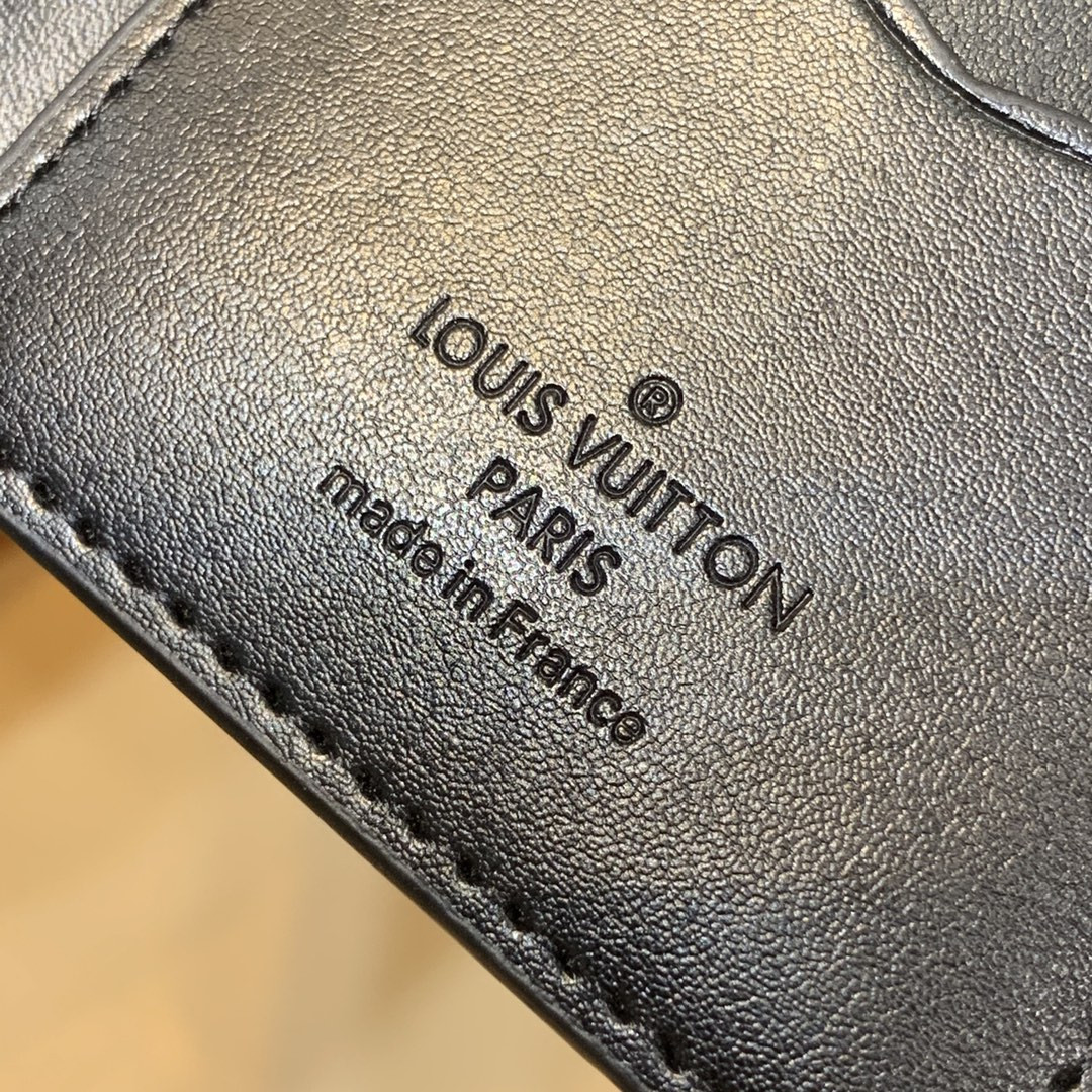 L0vis Vvtt0n Slender Bag