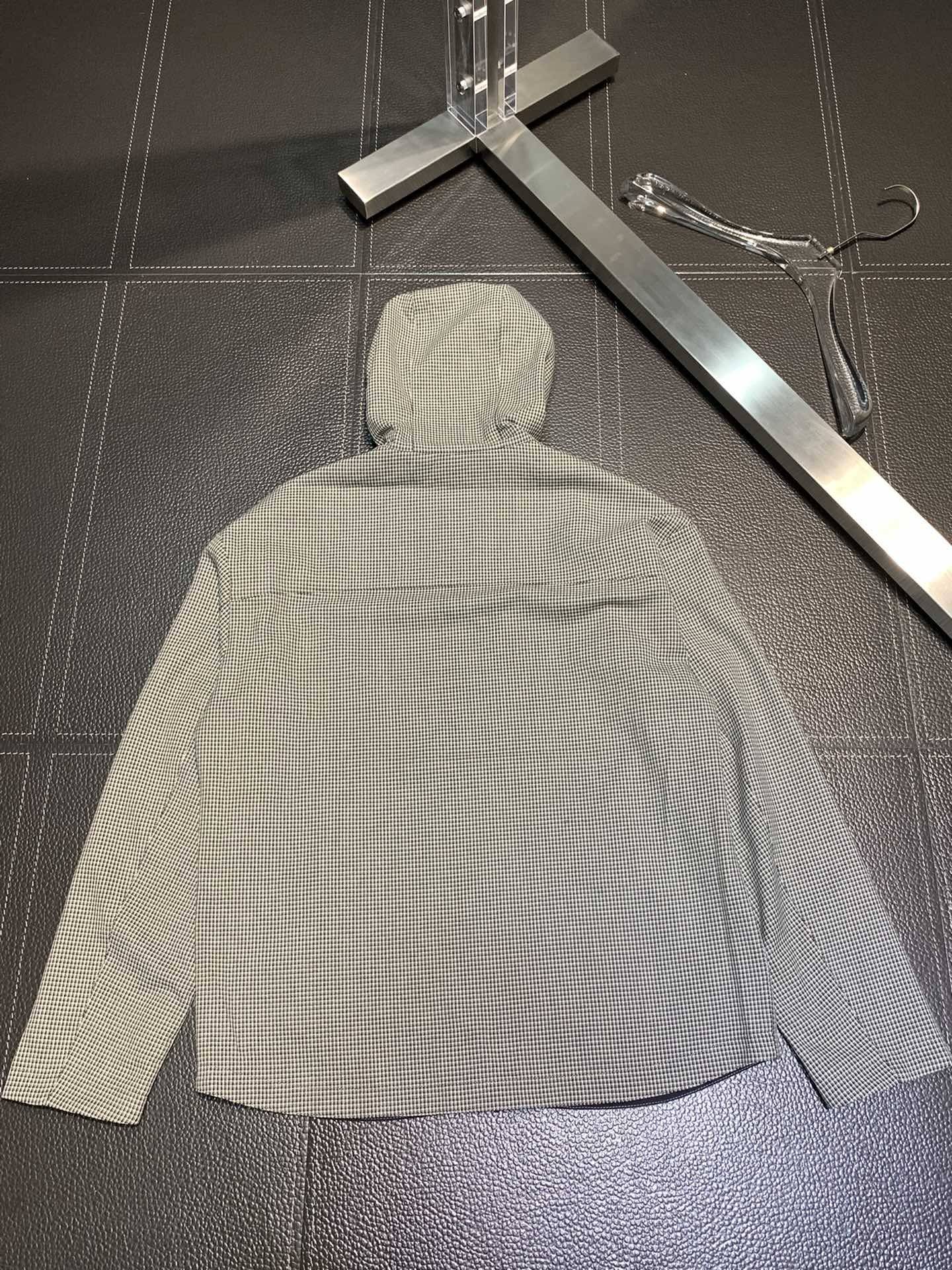 H**me5 reversible jacket