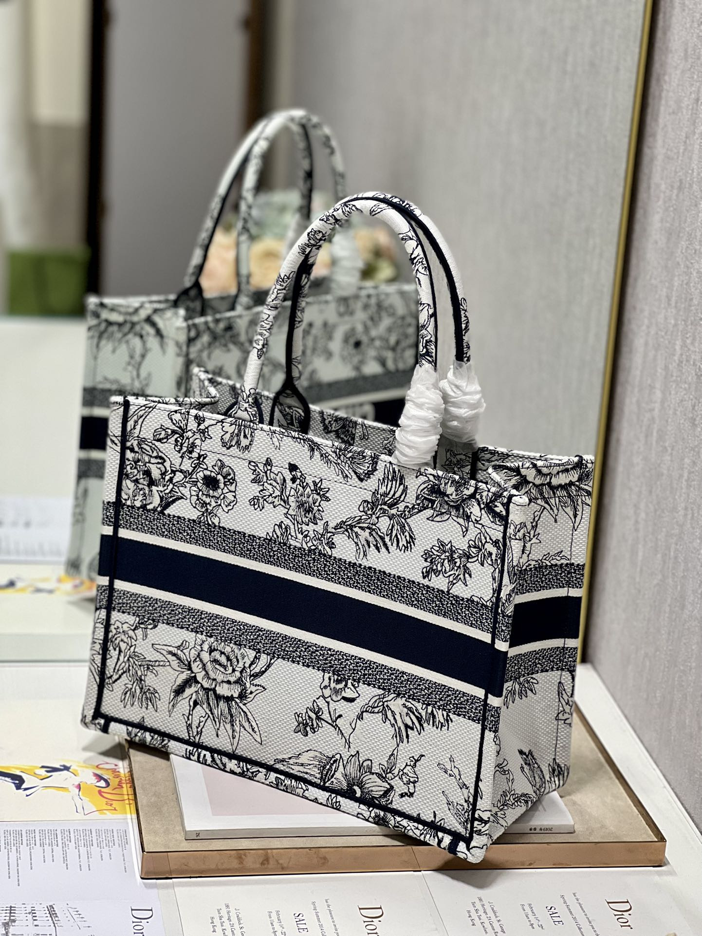 Medium D10r Book Tote