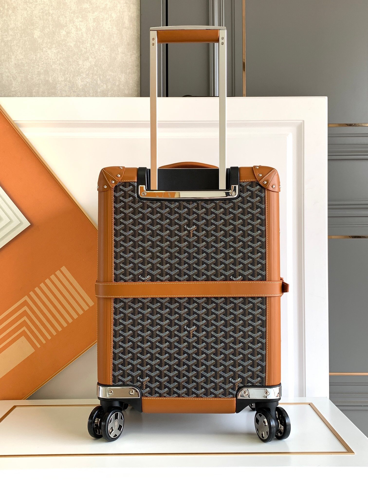 G09ard Rolling Suitcase
