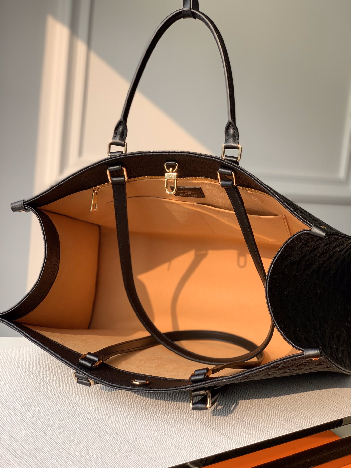 L0vis Vvtt0n Onthego Bag