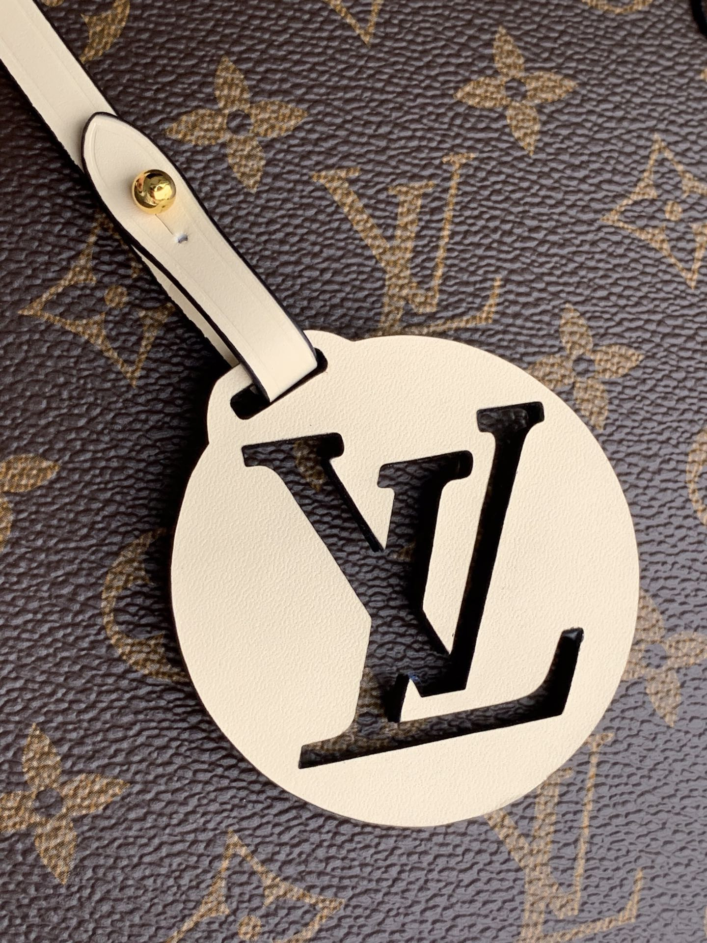 L0vis Vvtt0n Montaigne Bb Bag