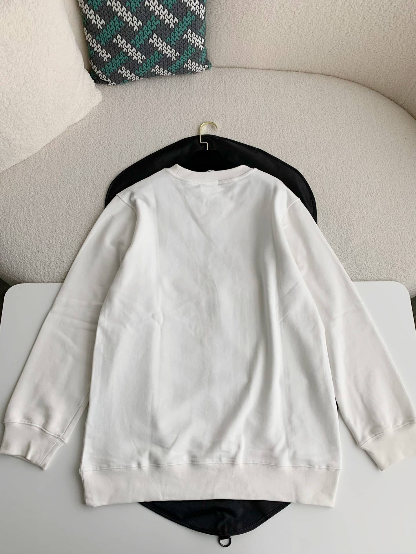 D10r FW23 Flowers Sweater