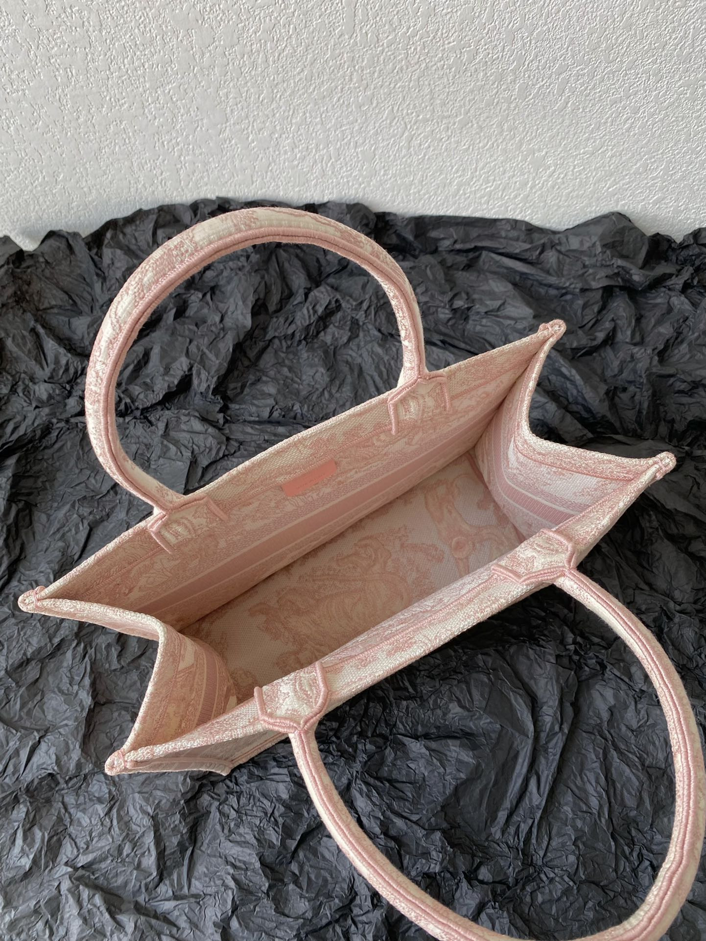 Medium D10r Book Tote