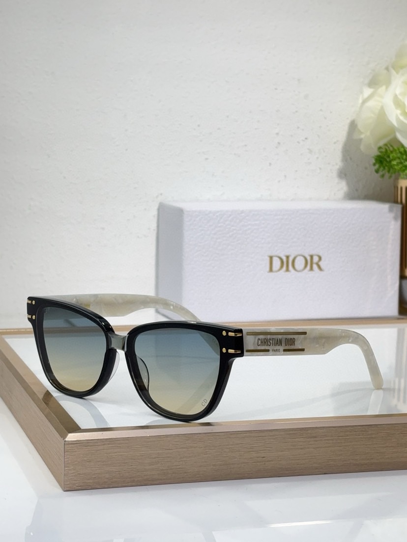 D10r  Sunglasses