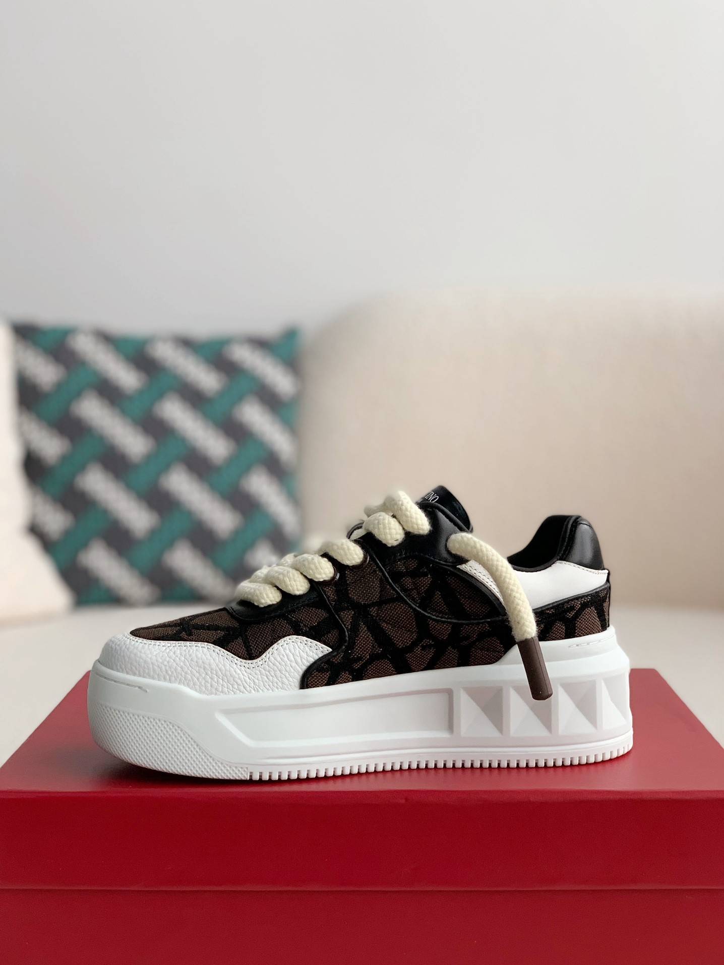 Va1e*ntin0 One Stud Sneakers
