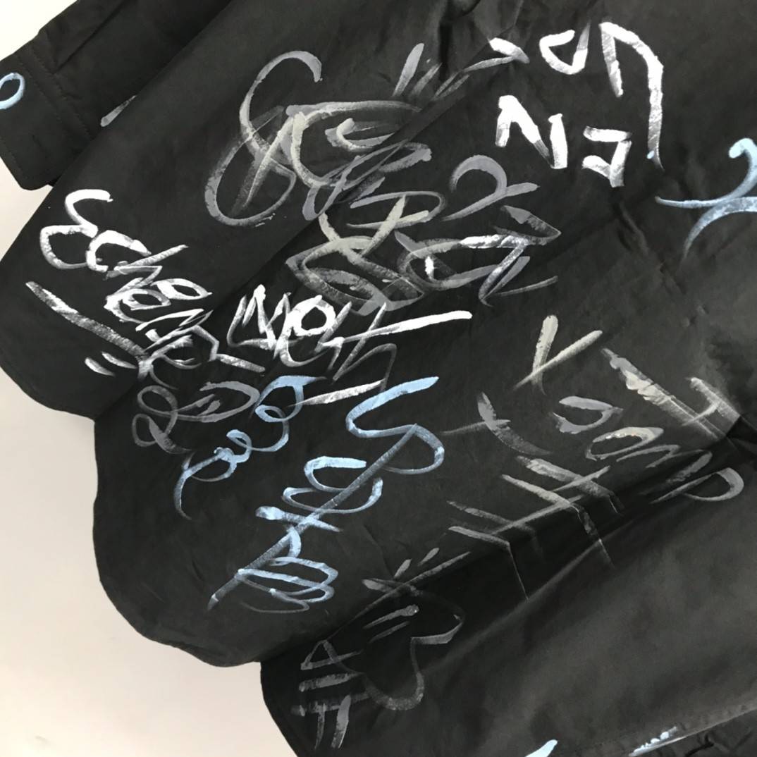 Ba1en*iaga BLCG graffiti long-sleeved shirt