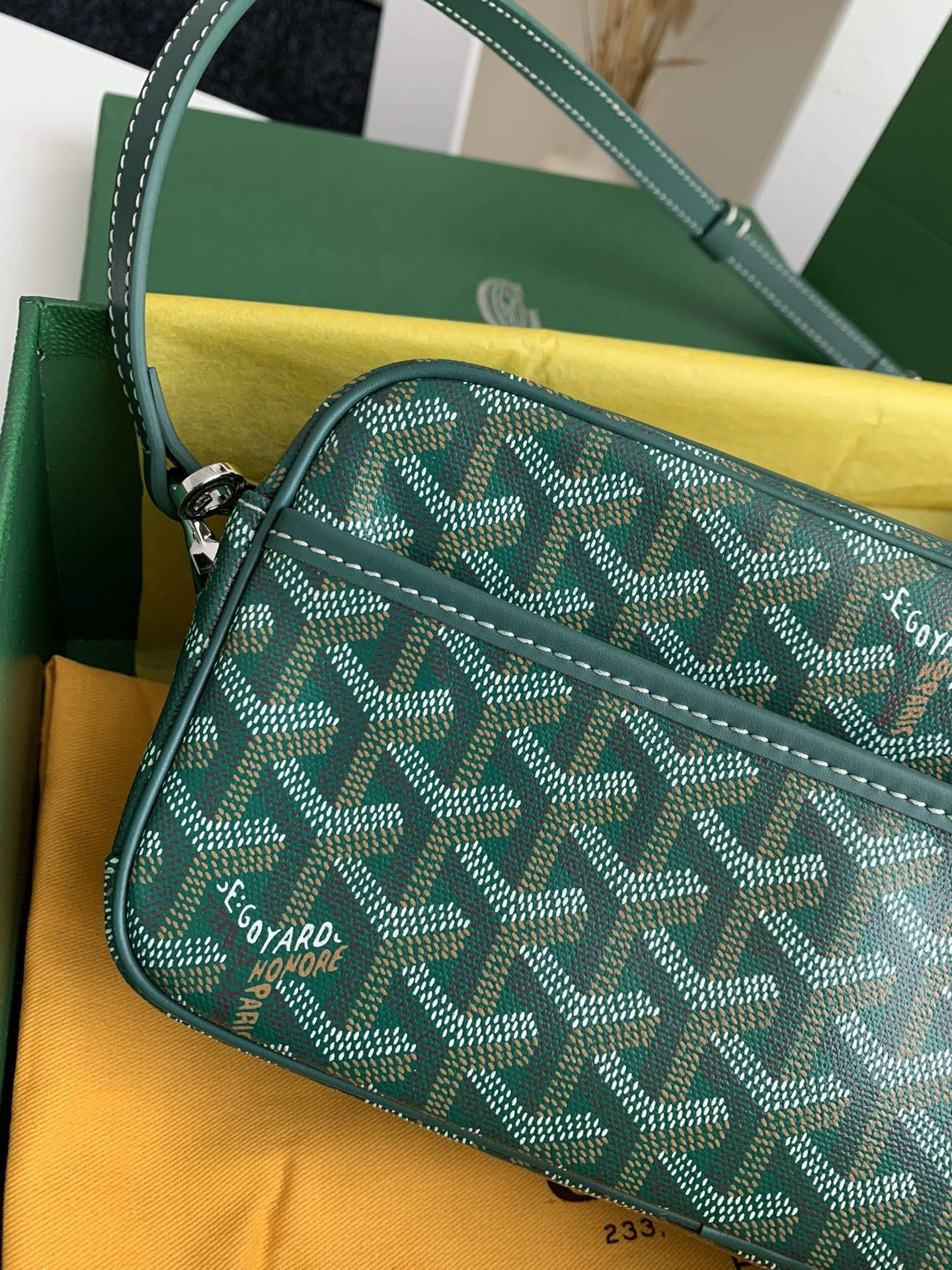 G09ard 2023 New Cap Vest Camera Bag  Size: 22 * 13 * 6.5cm