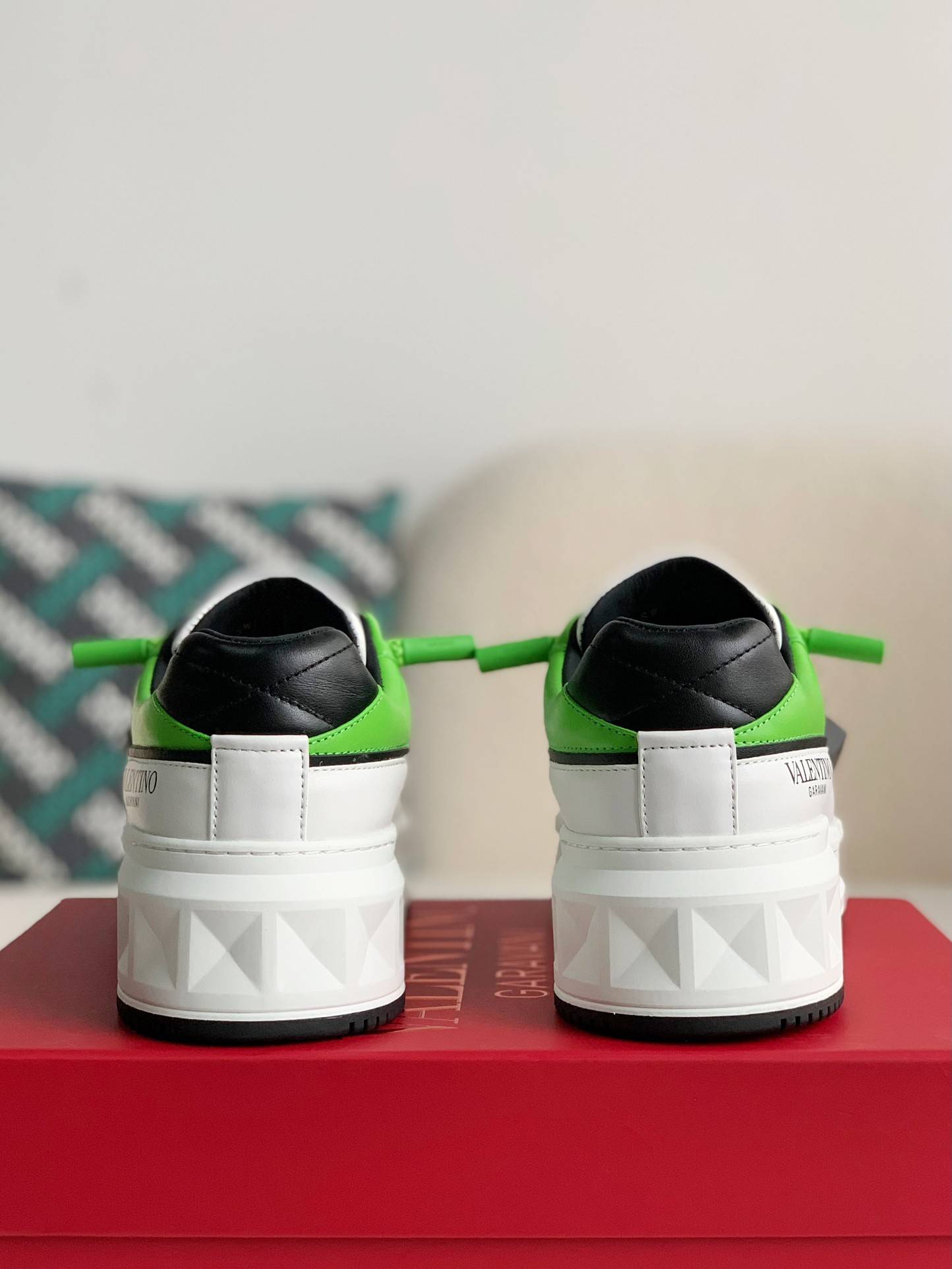 Va1e*ntin0 One Stud Sneakers