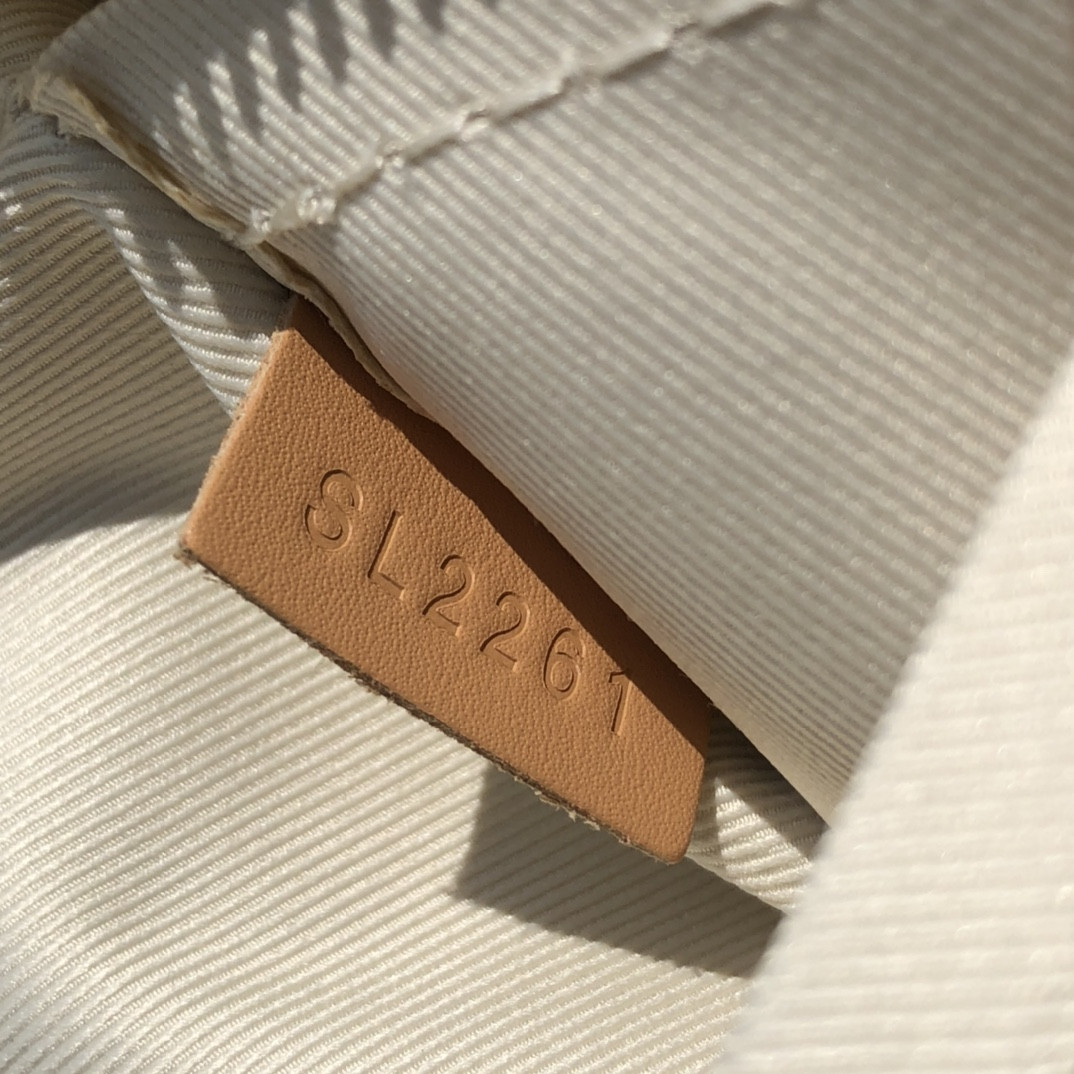 L0vis Vvtt0n Deauville Bag