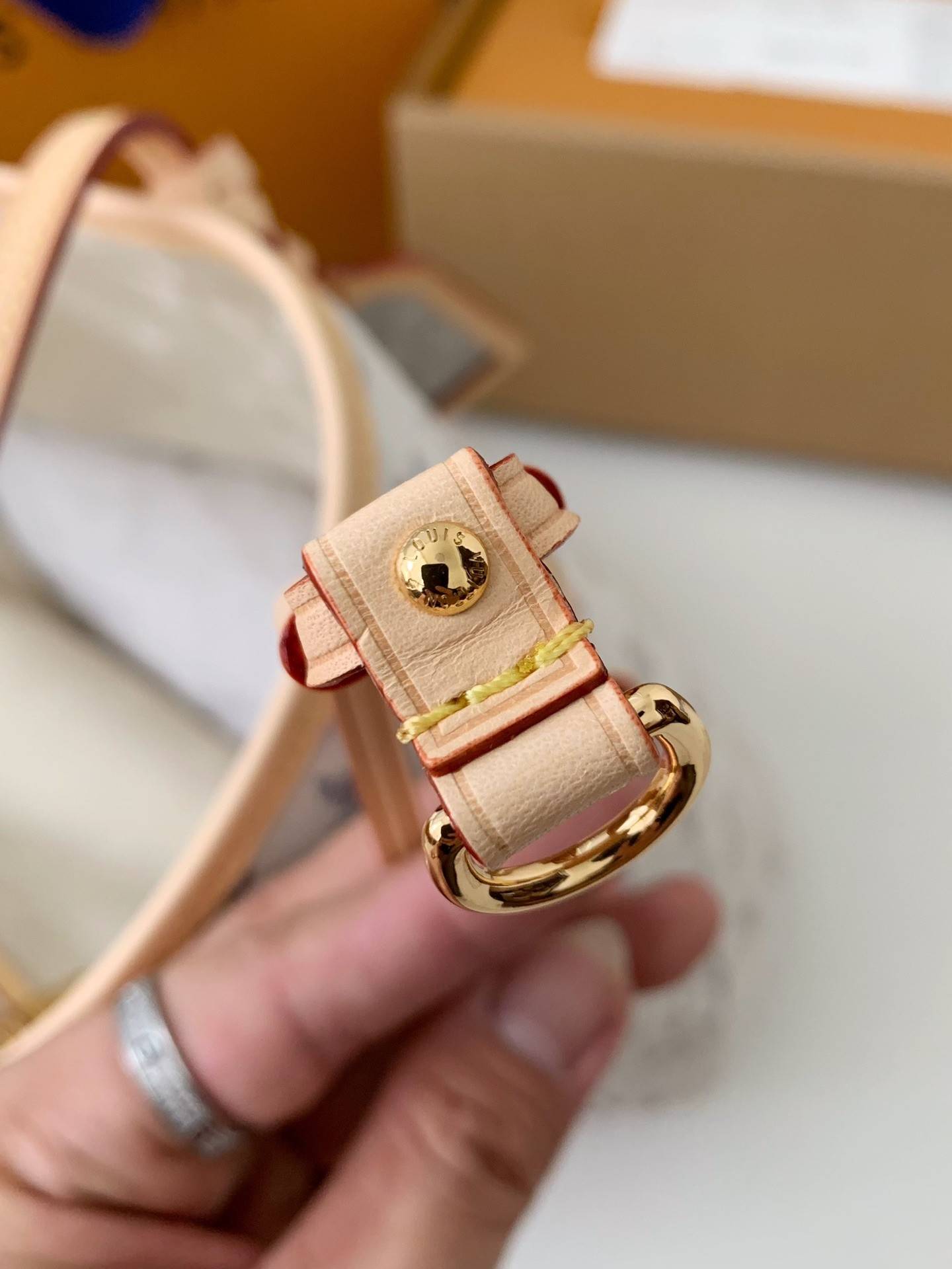 L*V Neverfull medium handbag M24905  Size：31*28*14cm