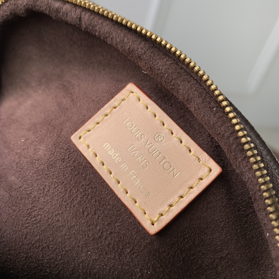 L0vis Vvtt0n Bumbag Bag