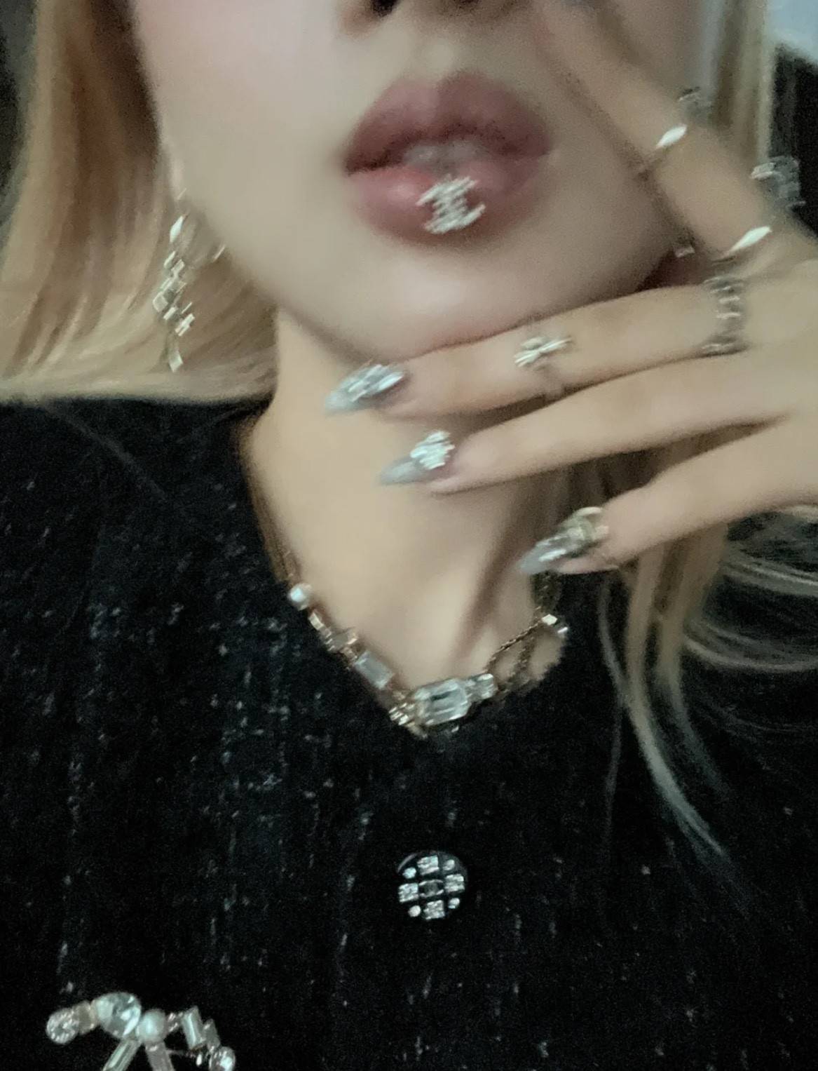 Ch**el lip nails