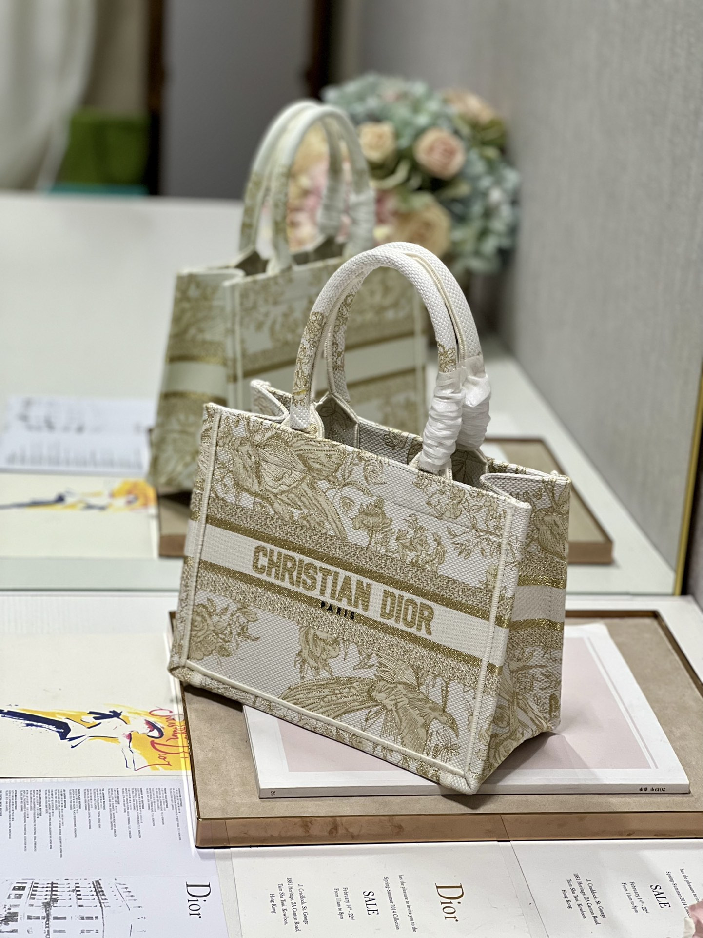 Small D10r Book Tote