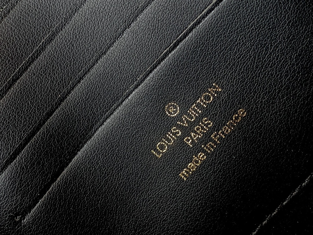 L0vis Vvtt0n Dauphine Bag