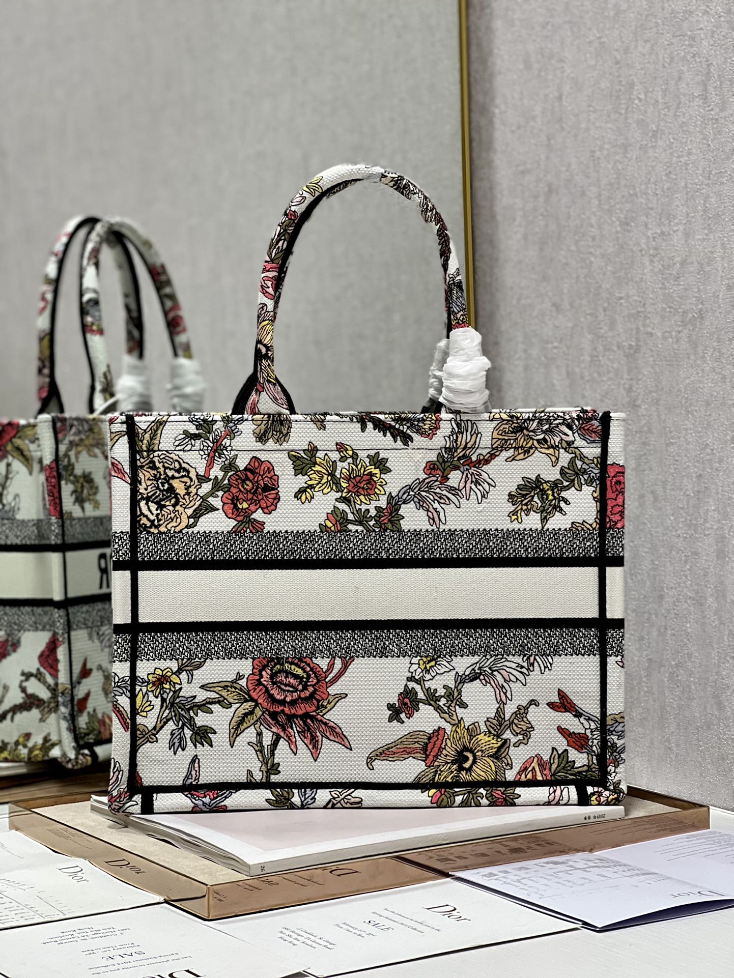 Medium D10r Book Tote