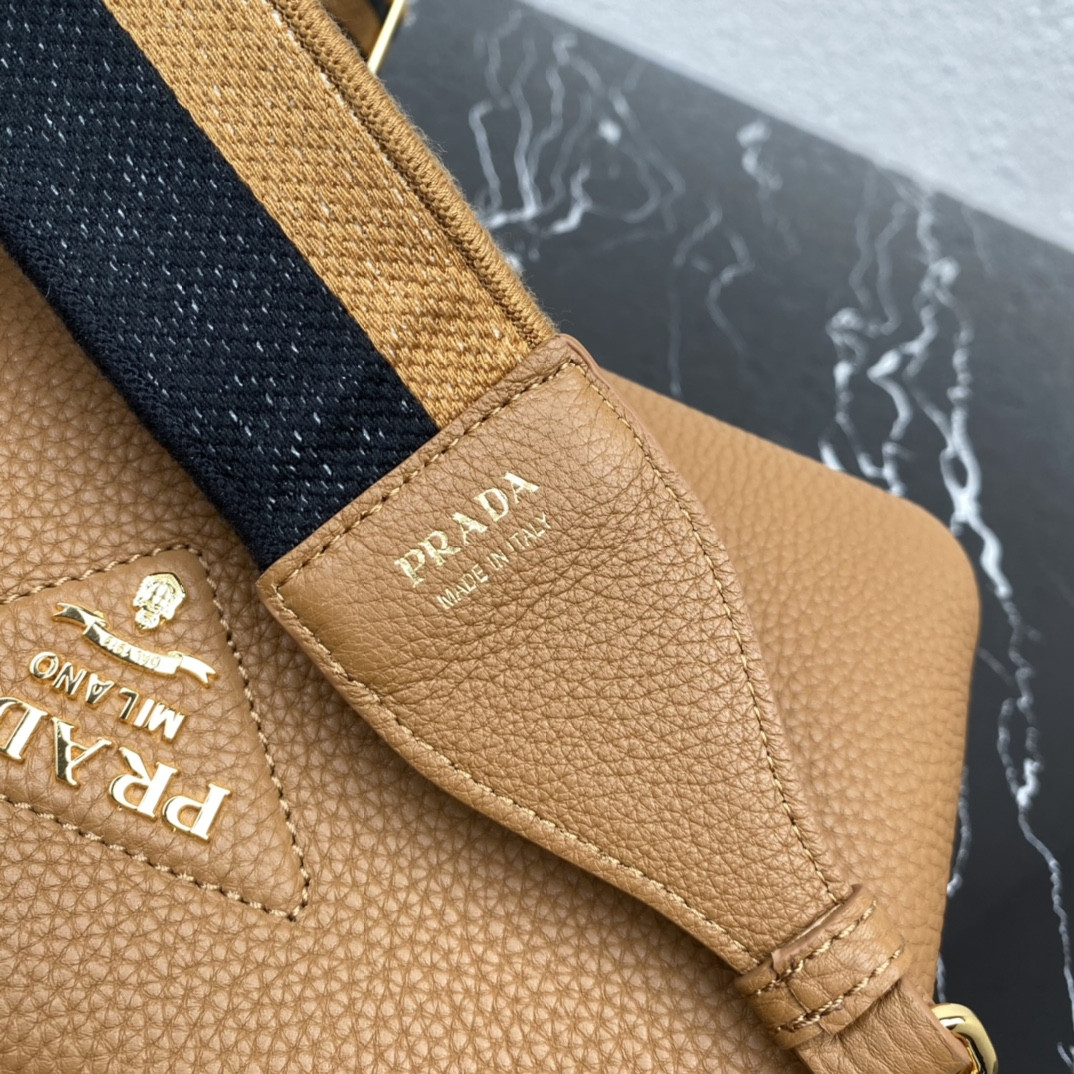 Pra*a Leather Shoulder Bag