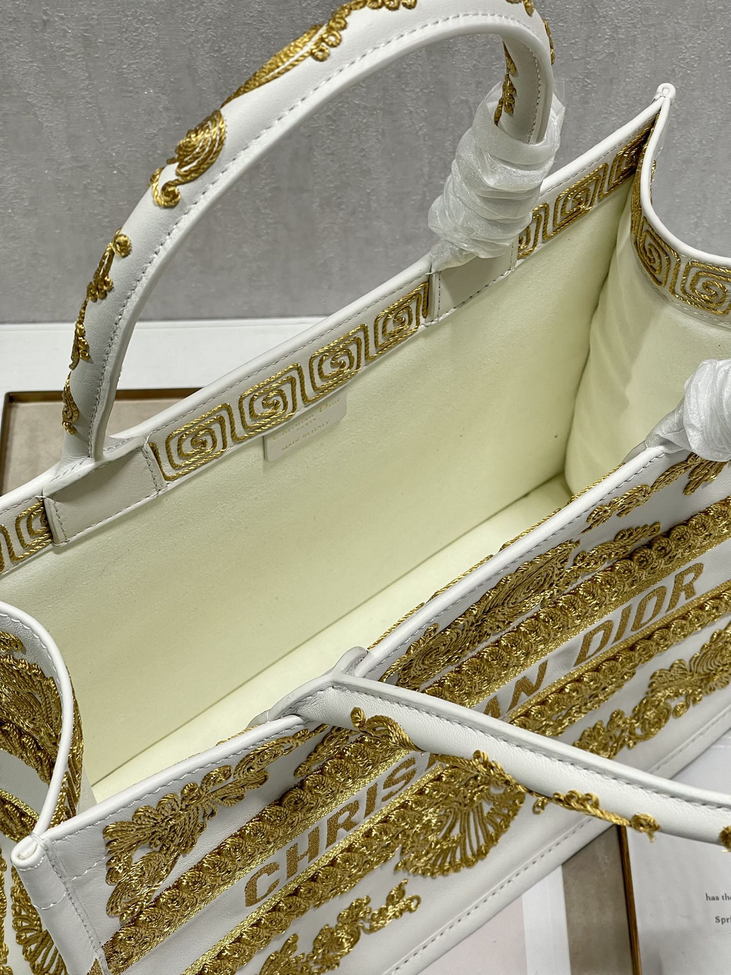 Medium D10r Book Tote