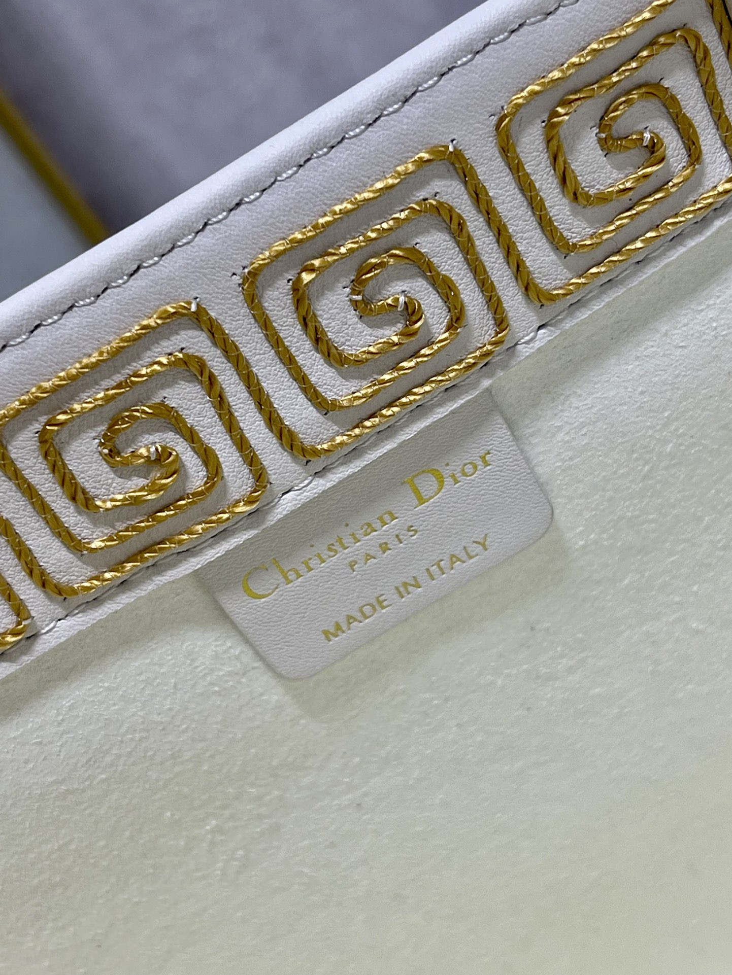 Medium D10r Book Tote