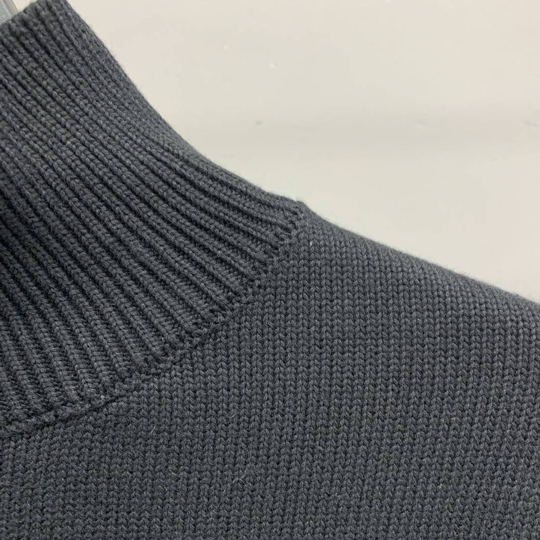 Ba1en*iaga Bitcoin turtleneck sweater