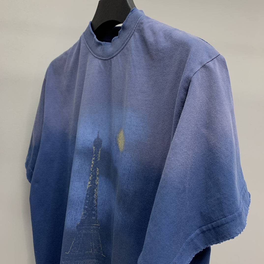 Ba1en*iaga Night View Tower T-shirt