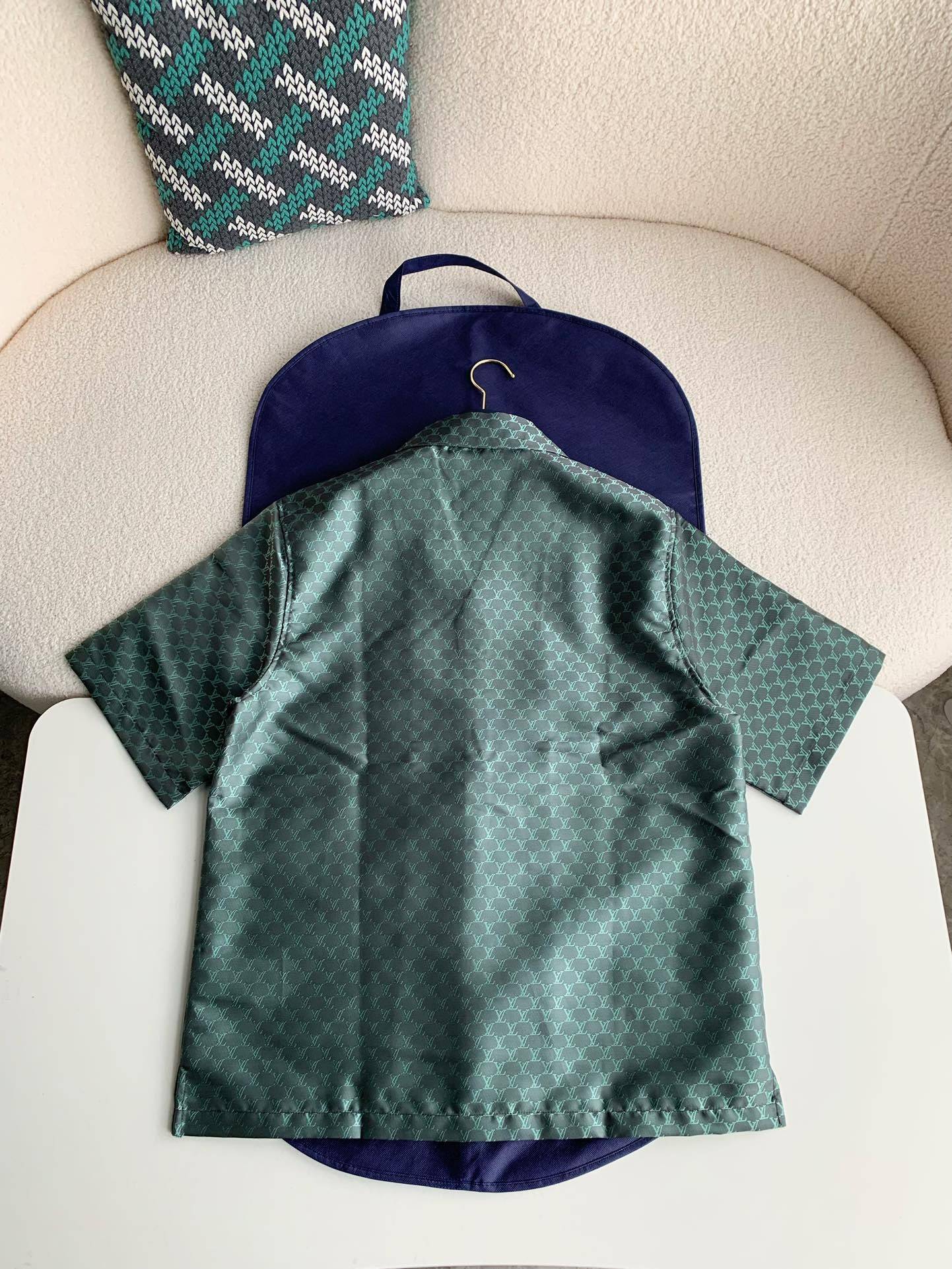 L0vis Vvtt0n  Shirts