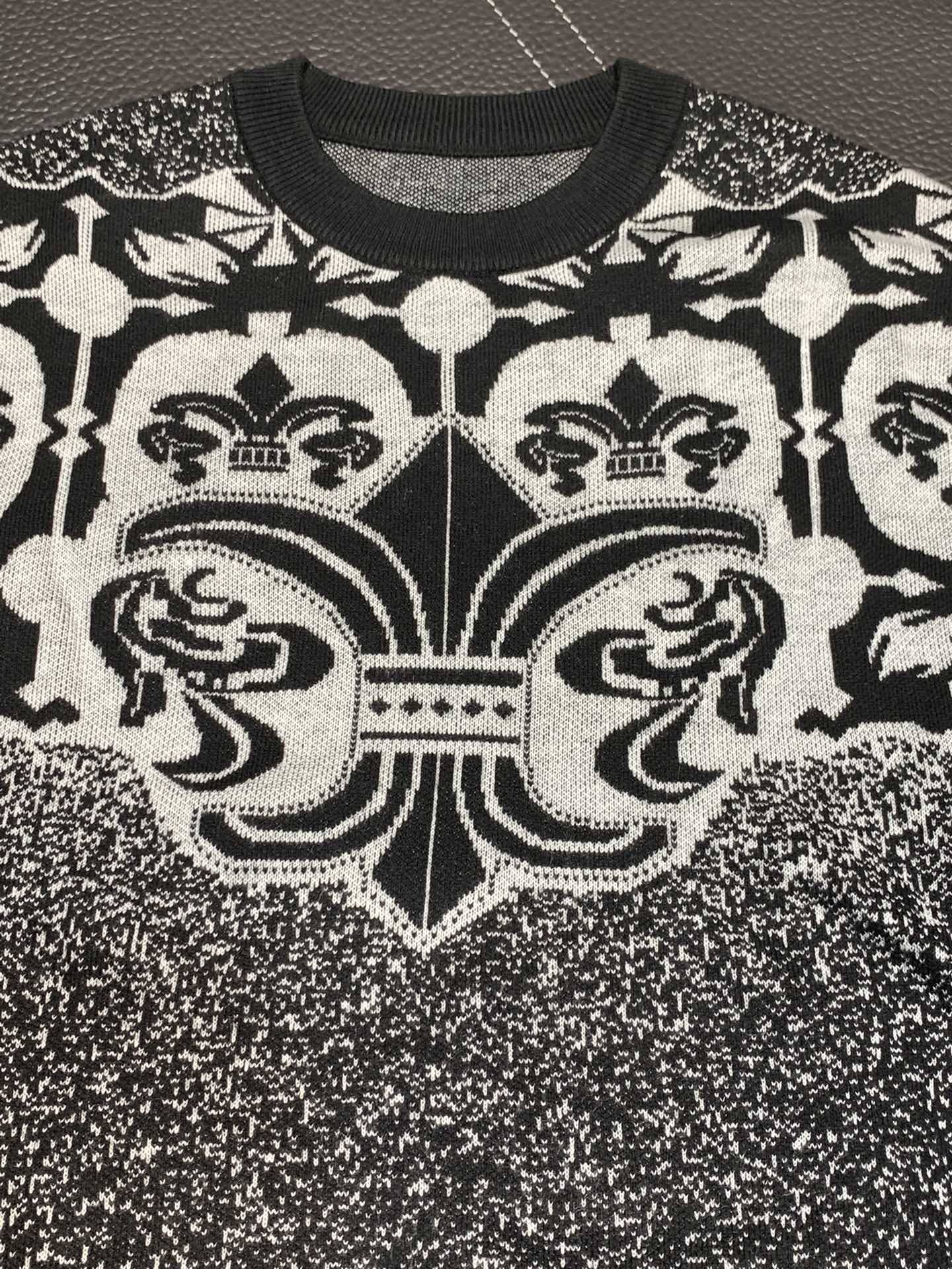 Ch*0me He**ts crew neck sweater